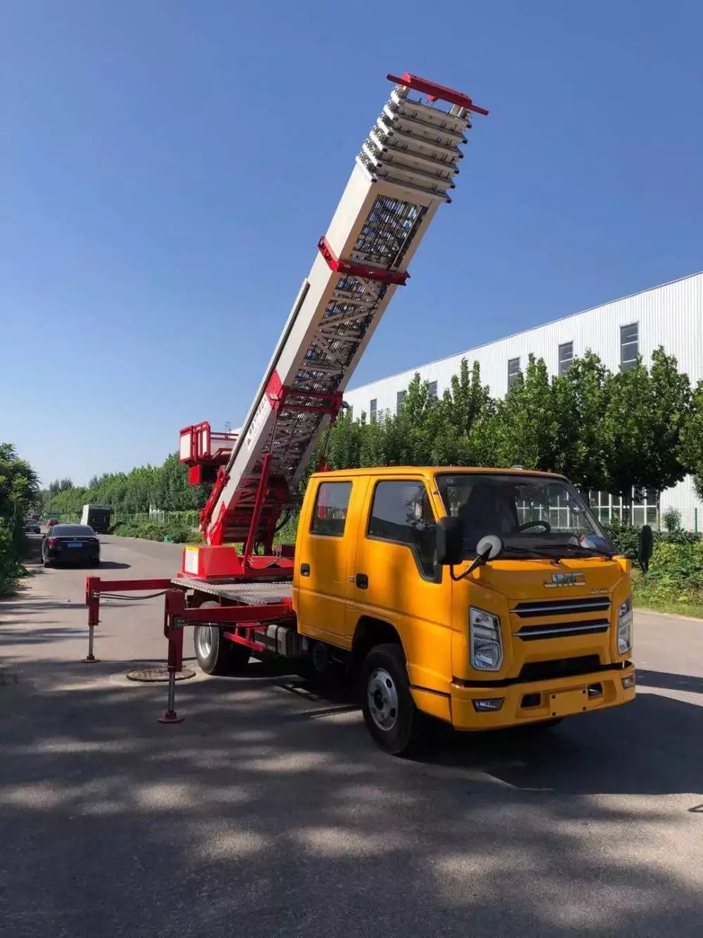 临邑附近的云梯车出租服务：轻松解决高空作业需求