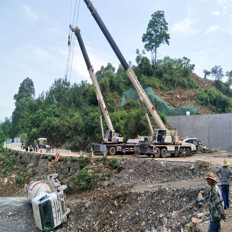 临邑汽车掉沟里叫吊车救援要多少钱